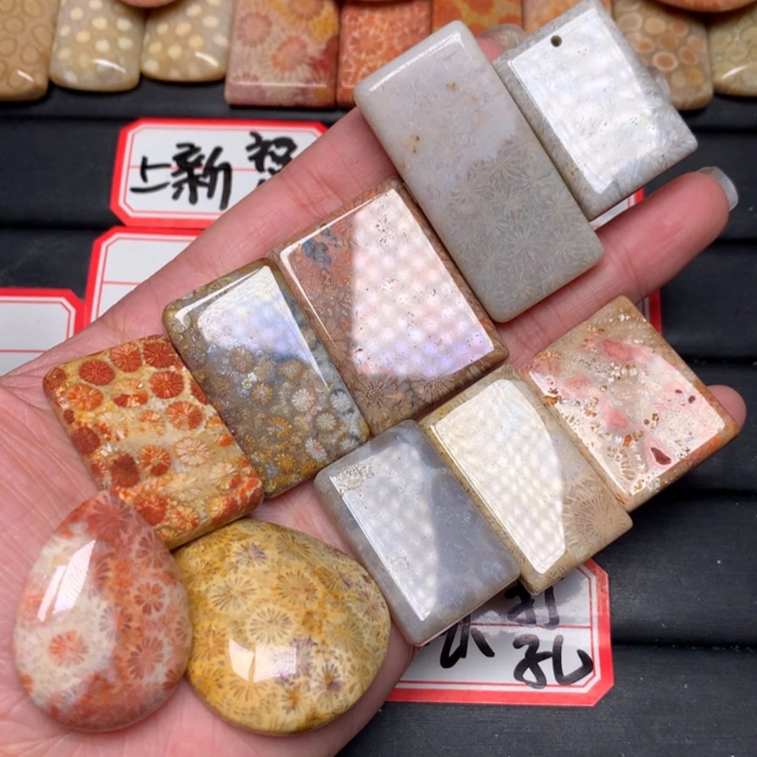 【闪购商品】硅化玉颈饰合金读***华