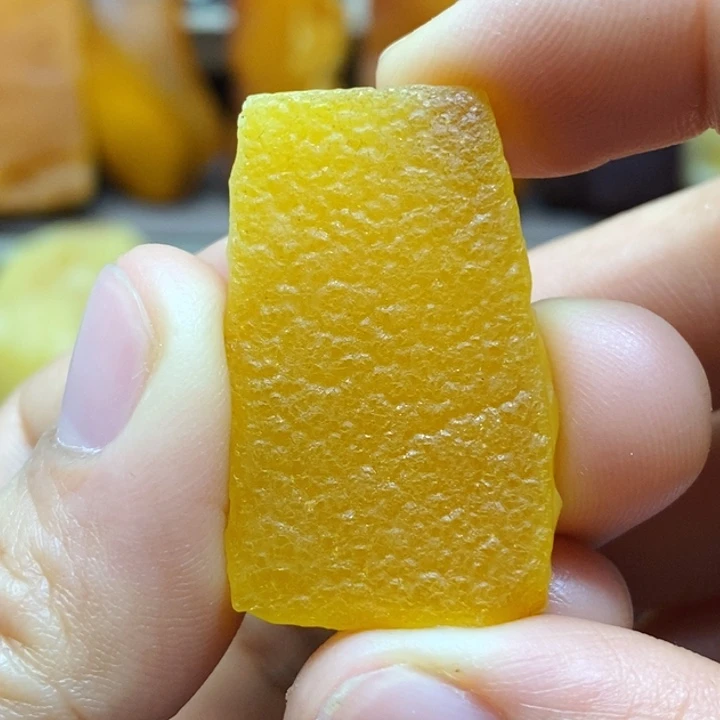 琥珀颈饰未镶嵌蜜蜡牌子