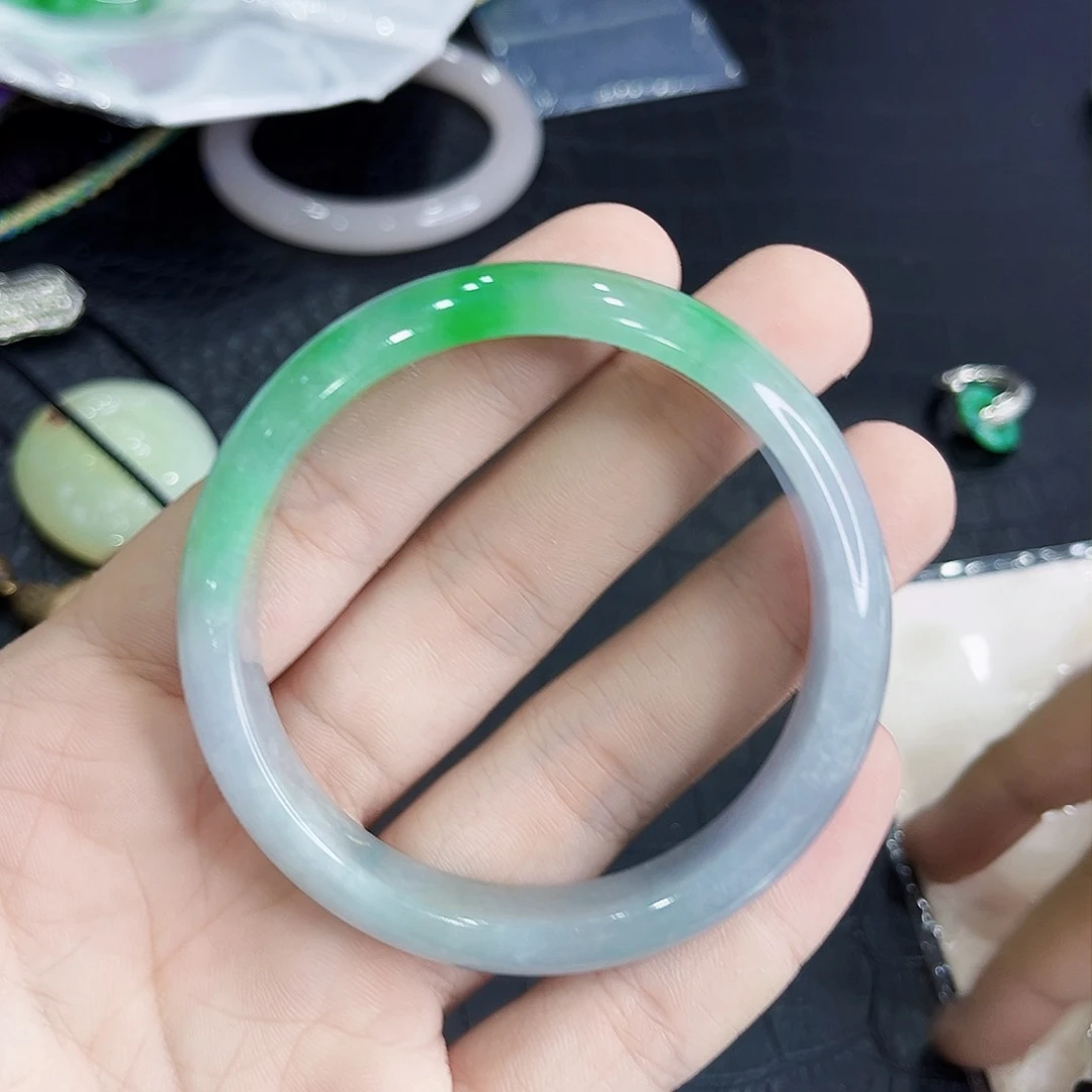 手饰翡翠未镶嵌微瑕