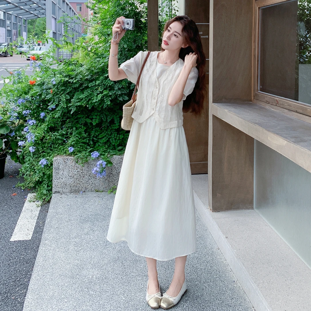 米色泡泡袖连衣裙套装女2025夏季穿搭法式甜美减龄马甲裙子两件套