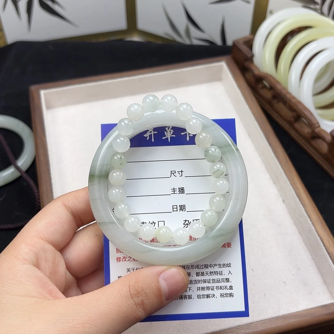 石英质玉手镯未镶嵌