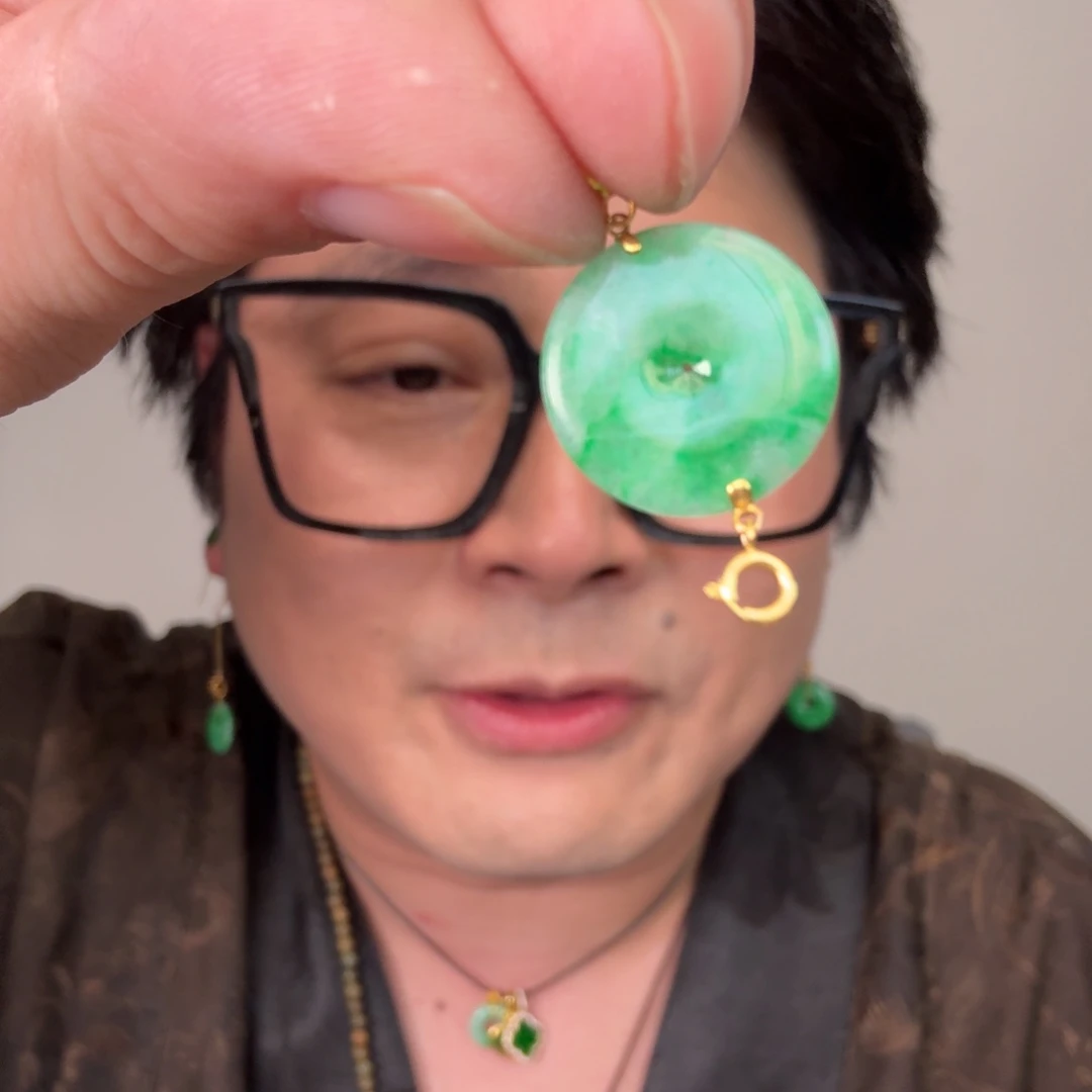 翡翠18K金镶嵌颈饰一件
