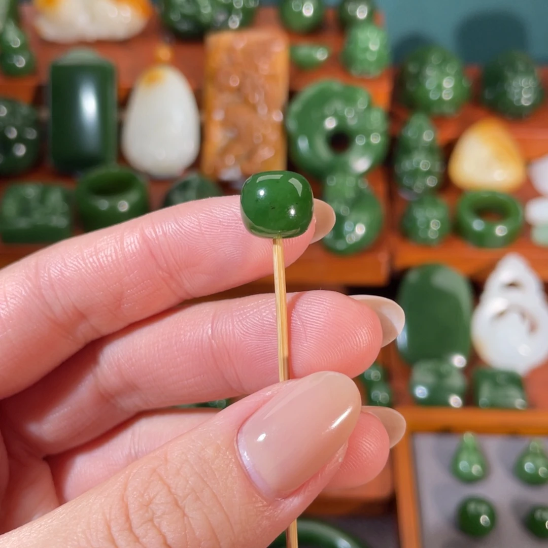 夏***天和田玉未镶嵌手链10×11