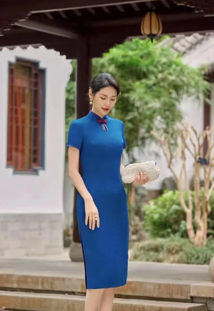 8636-红蓝两色2025双色提花缎喜婆婆旗袍日常修身减龄结婚妈妈装