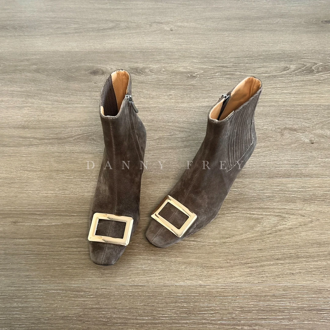 Daannyfrey复古风方头短靴女羊反绒瘦瘦靴金属扣时装靴5.5CM