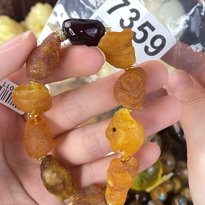 蜜蜡未镶嵌珠宝奇石