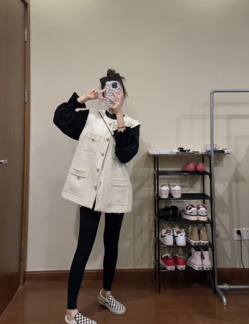 奶油米白色质感珍珠扣马甲