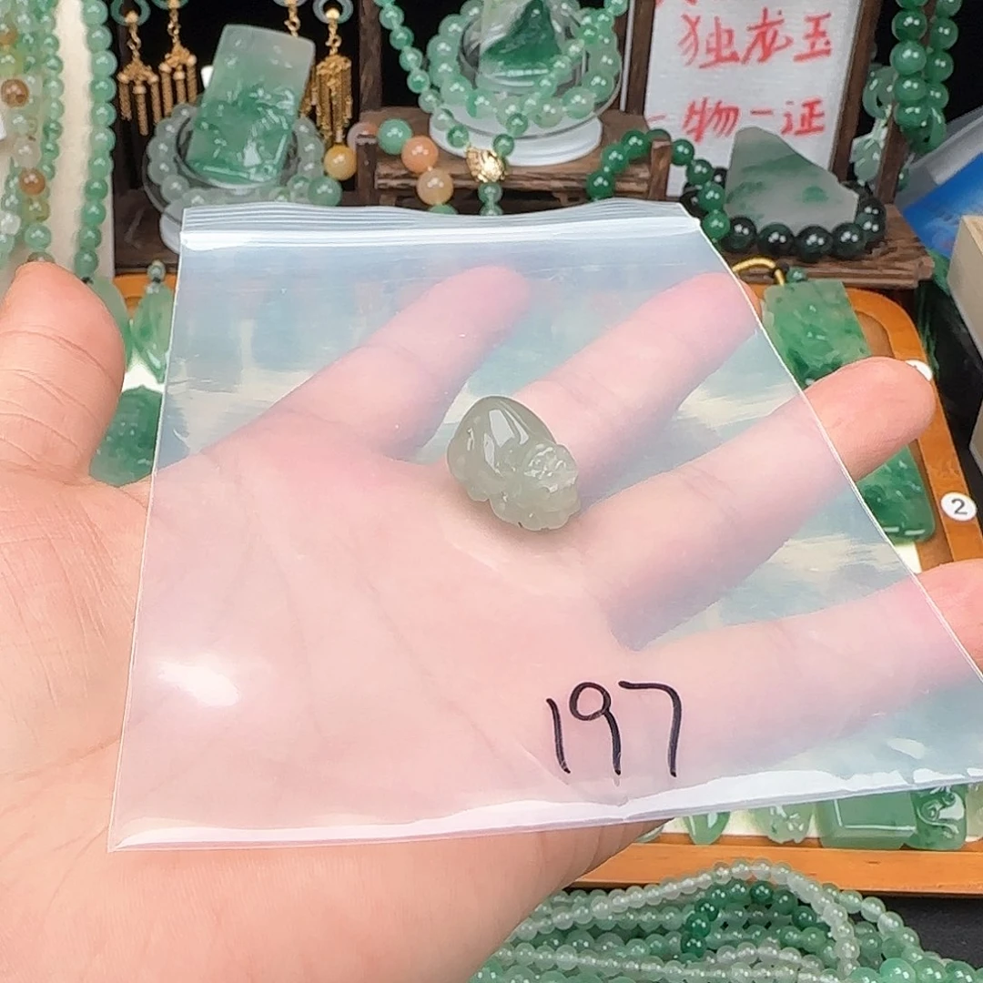 石英质玉颈饰未镶嵌嫦**屁