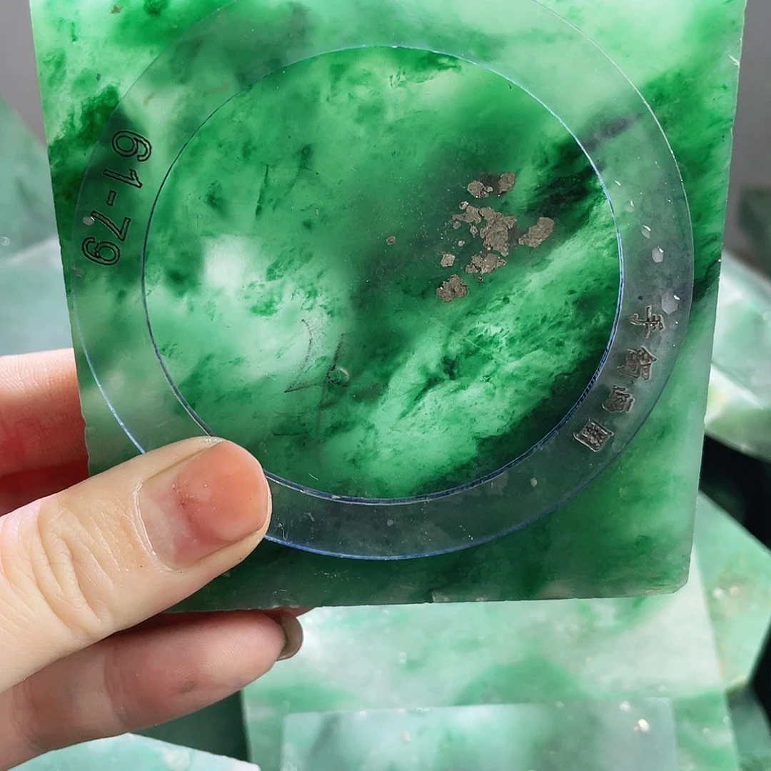 雷***行定制石英质玉（非洲翠）