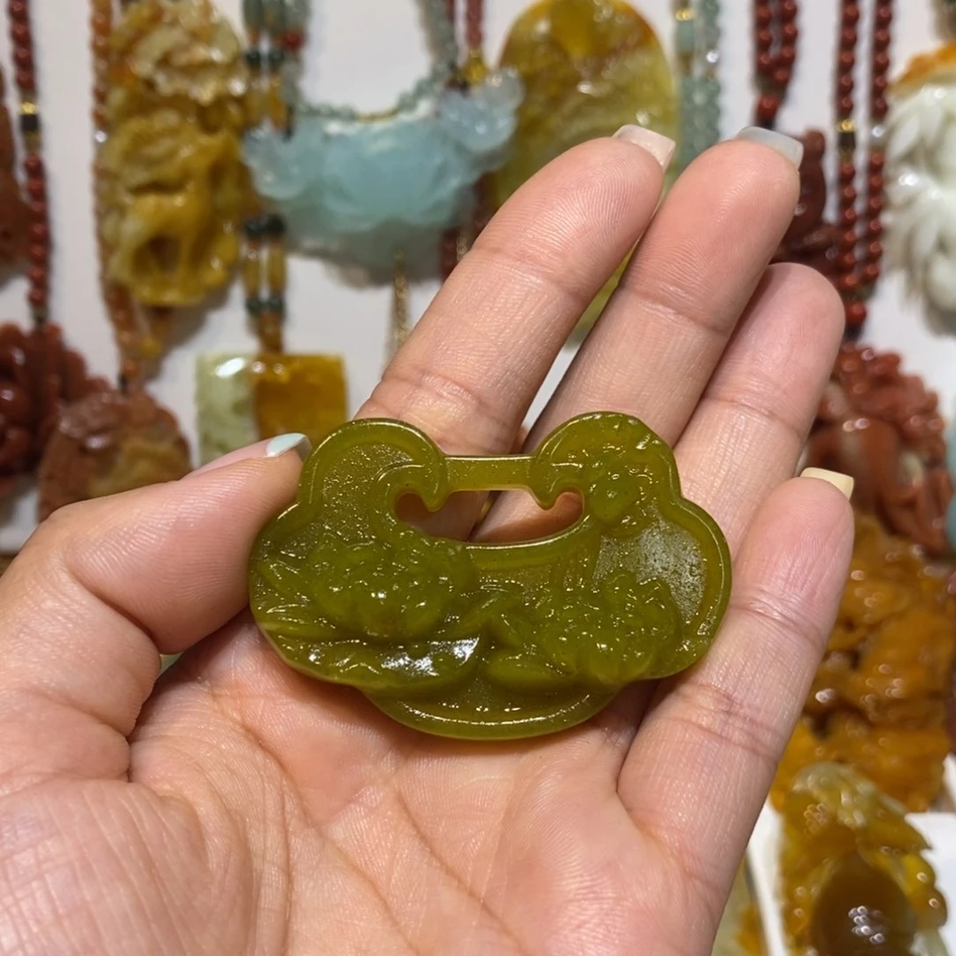蛇纹石玉未镶嵌颈饰