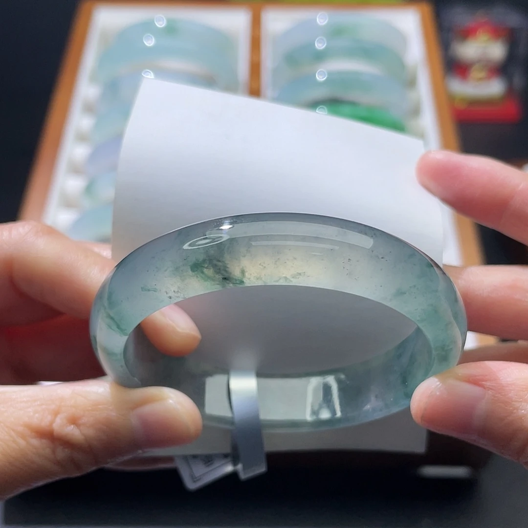 翡翠未镶嵌手镯52.5高冰乌鸡飘花