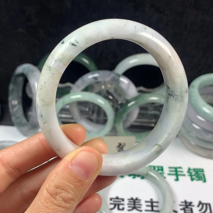 翡翠未镶嵌手镯13号。 58.6圈