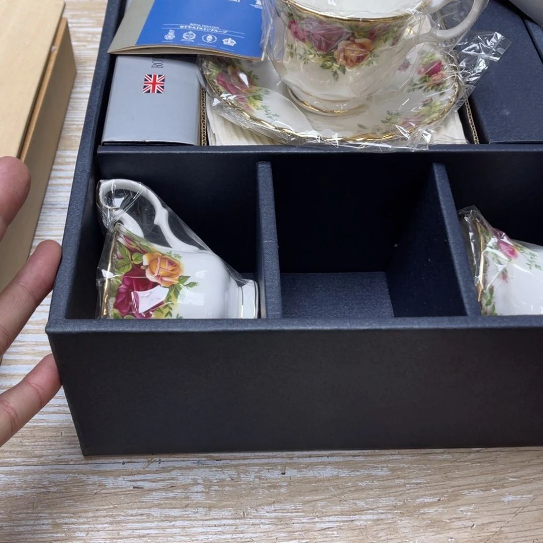 瓷片2**哥密密麻麻地排列着一个