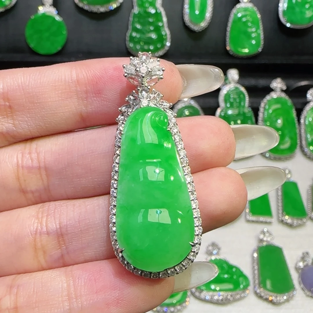 翡翠18K金镶嵌颈饰