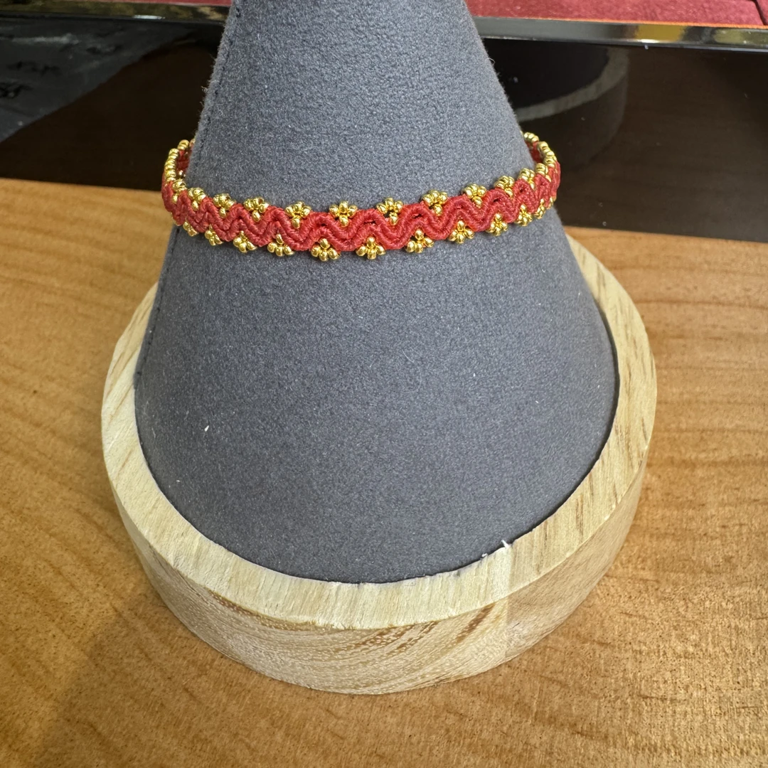 金珠红绳编织手绳