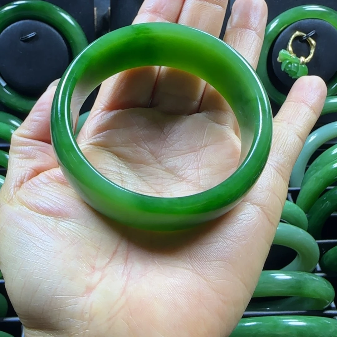 和田玉未镶嵌手镯