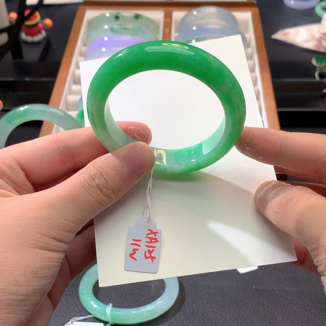 翡翠未镶嵌手镯强推荐