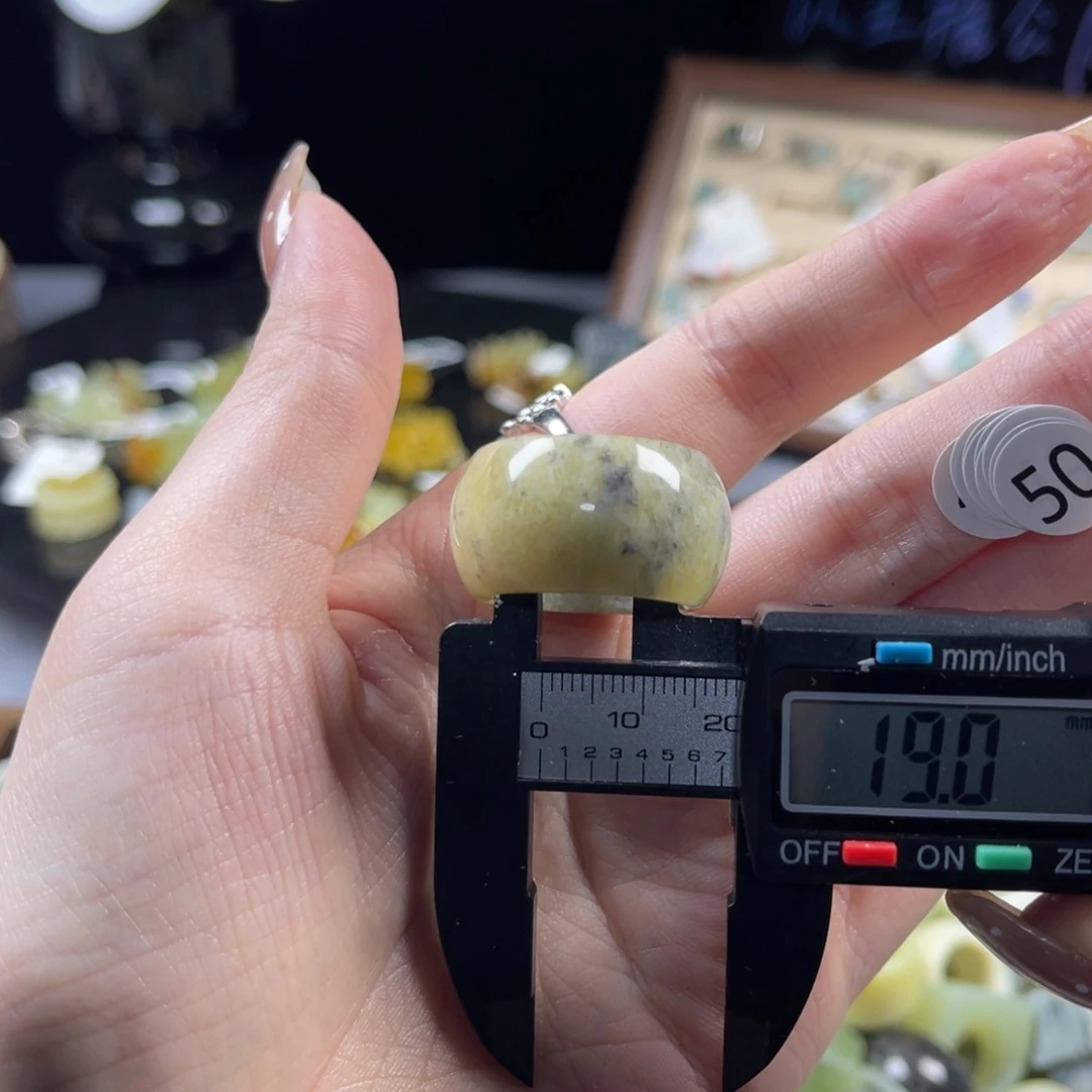 蛇纹石玉未镶嵌戒指