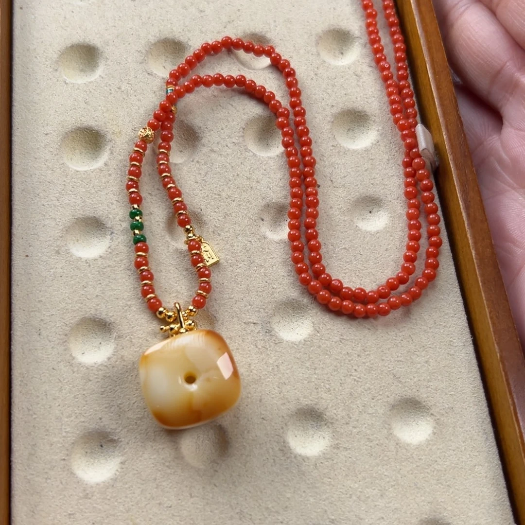 蜜蜡未镶嵌吊坠(赠链)3.5克