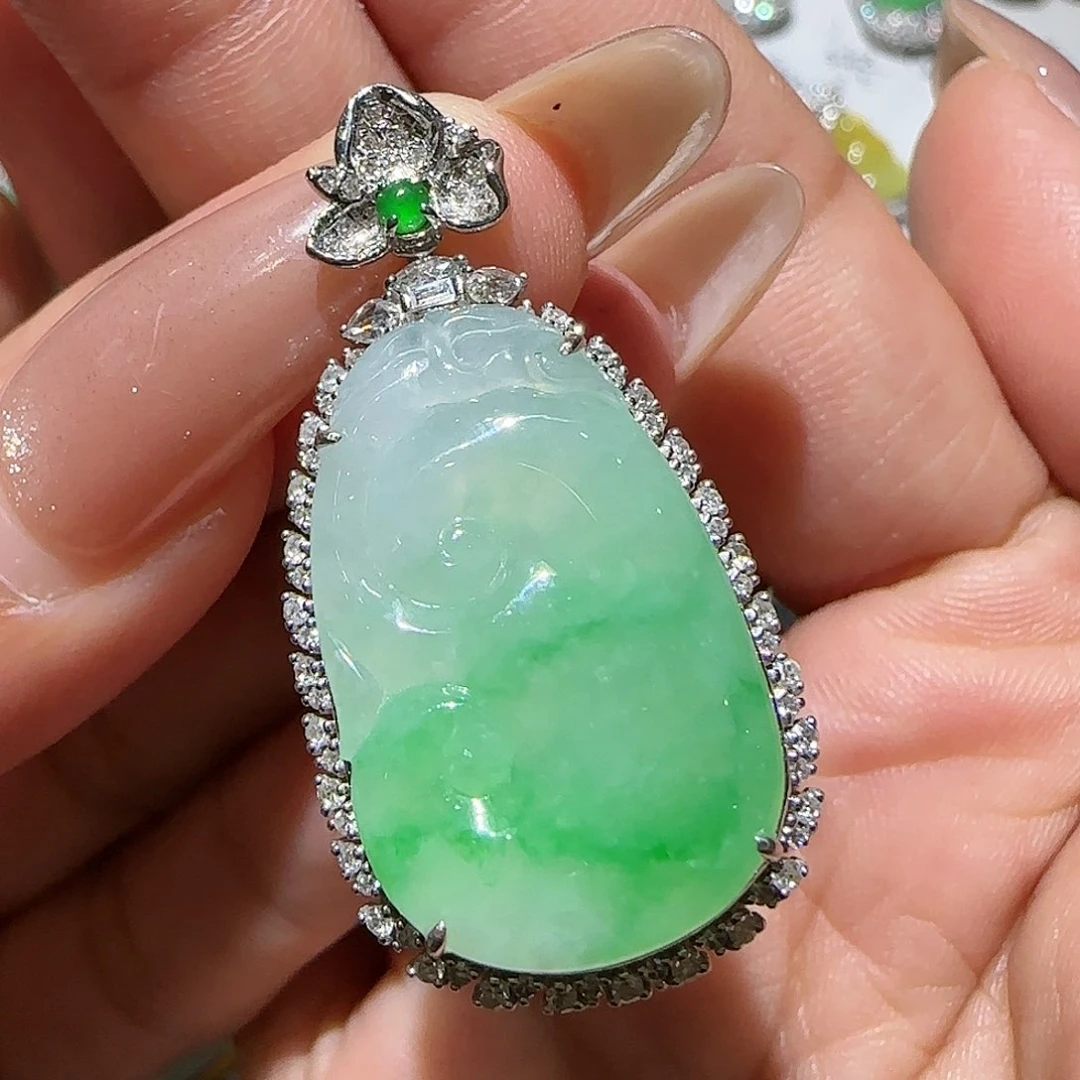 【闪购商品】颈饰18K金镶嵌翡翠天然