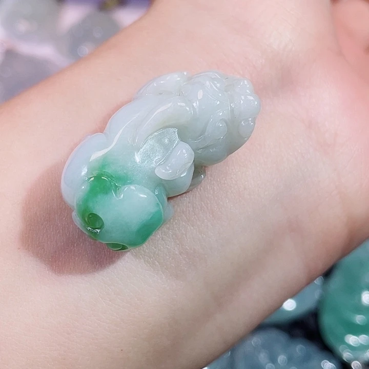 颈饰未镶嵌翡翠貔貅