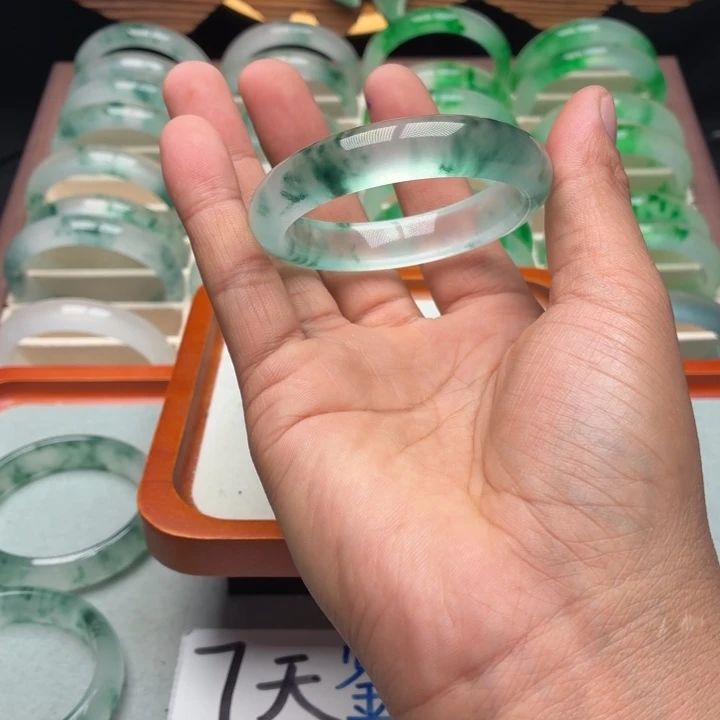 石英质玉未镶嵌手镯