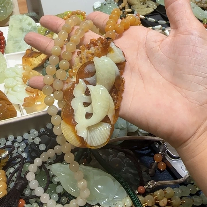 未镶嵌蛇纹石玉吊坠小****