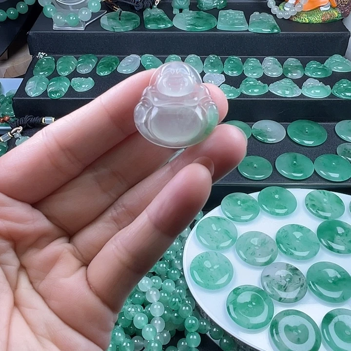 石英质玉未镶嵌颈饰