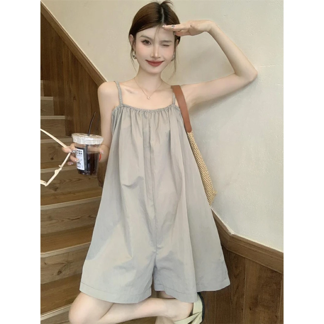 法式露背连体气质新款短裤显瘦夏季宽松新款阔腿吊带休闲裤小众