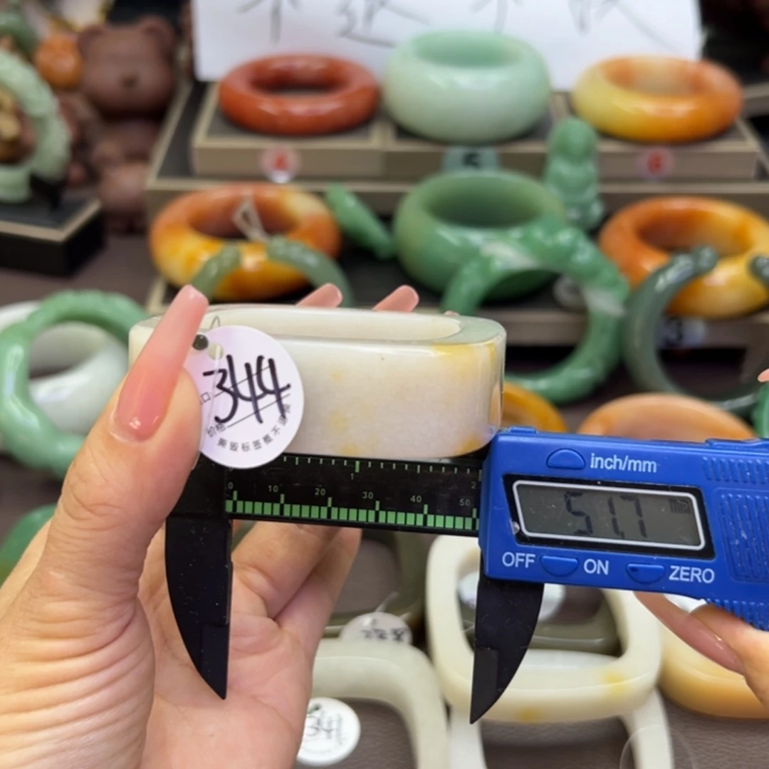 未镶嵌手镯石英岩玉