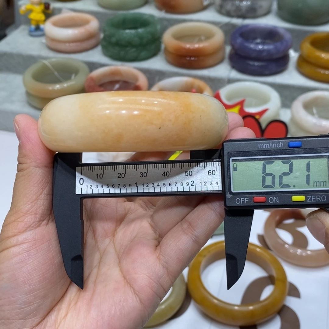 石英岩玉未镶嵌手镯