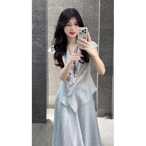 2025年韩系夏季新款浪漫V领叠门襟蓝格纹泡泡袖衬衫半裙套装