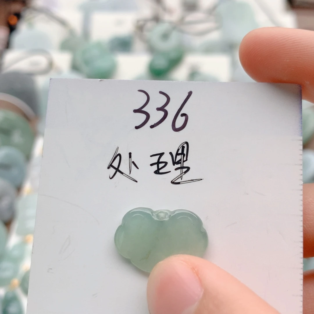 翡翠未镶嵌颈饰吊坠