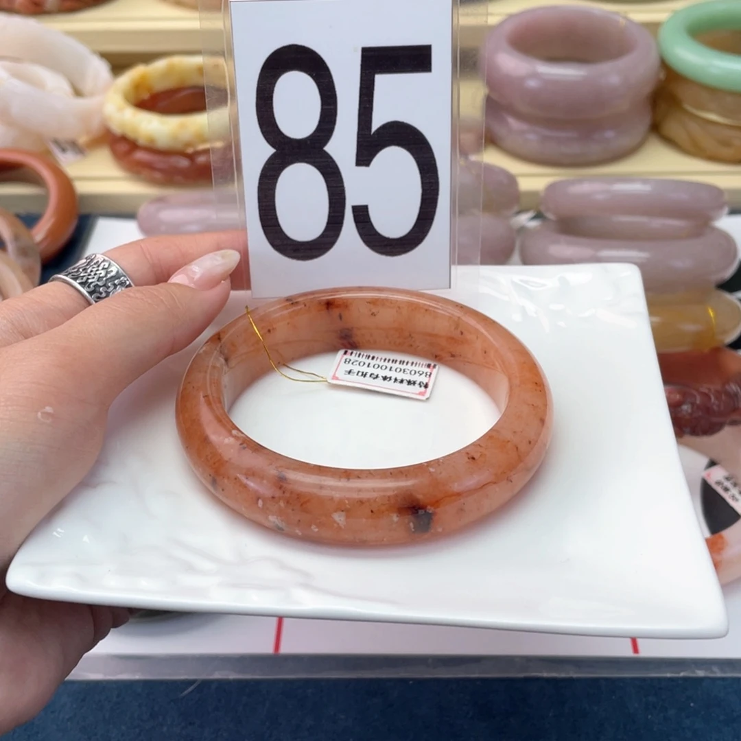 石英岩玉未镶嵌手镯