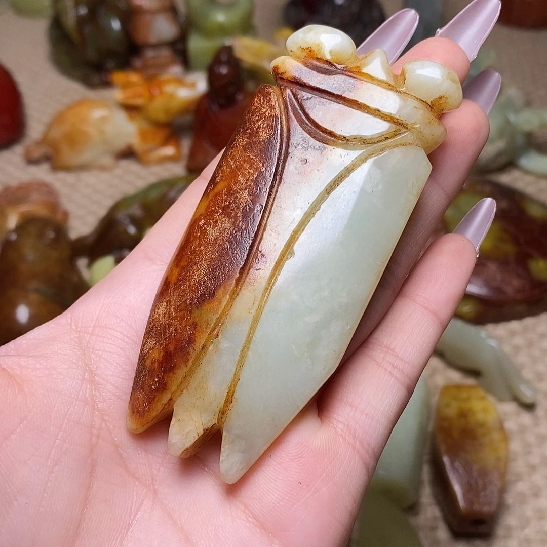 蛇纹石玉足铂镶嵌颈饰