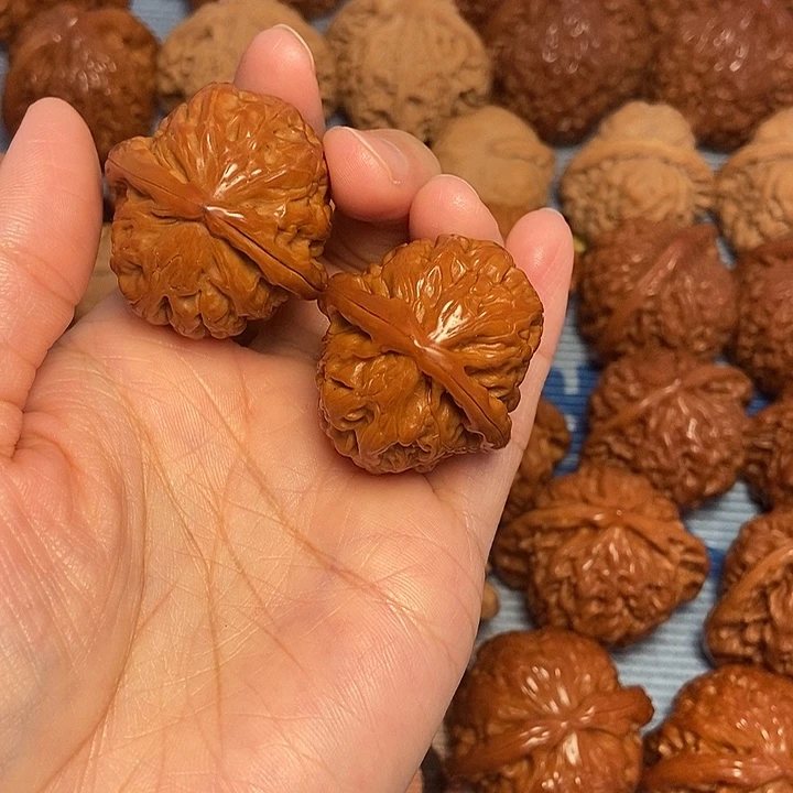 文玩核桃吊坠33白狮子