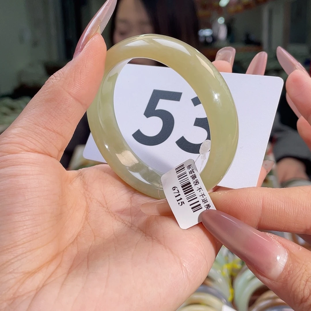 和田玉手镯未镶嵌