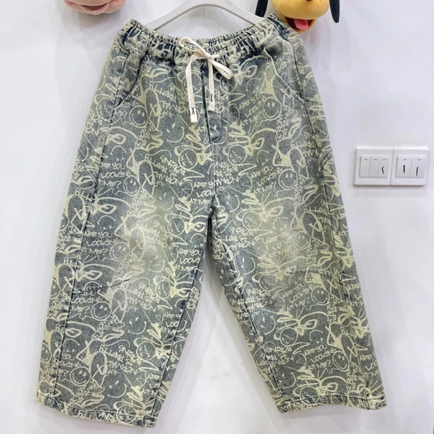 419字母笑脸大版牛仔八分女裤