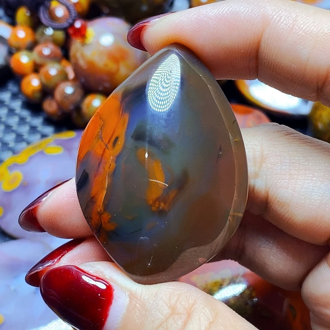 未镶嵌颈饰玛瑙/玉髓皇**岸