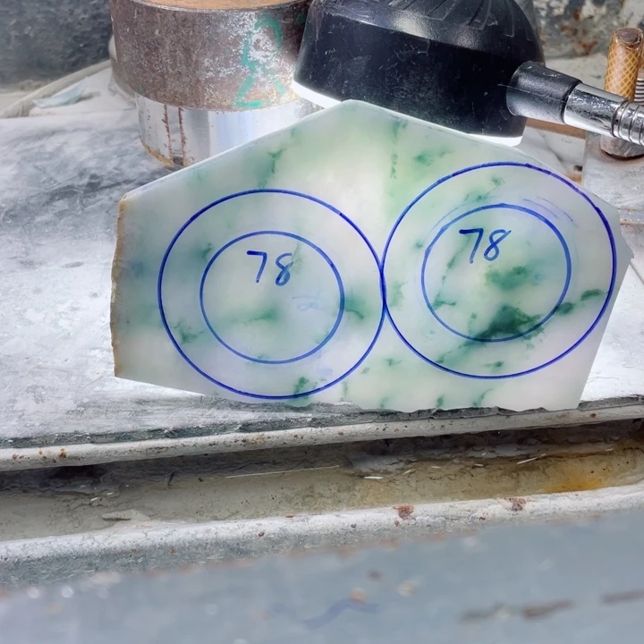 雪***未镶嵌手镯定制翡翠虎虎珠宝手镯定制
