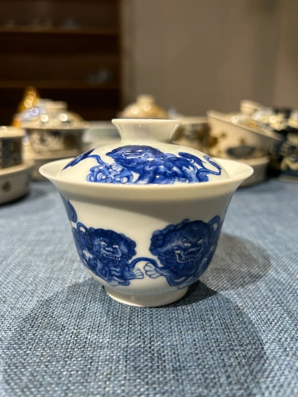 青花狮子绣球点工五狮盖碗