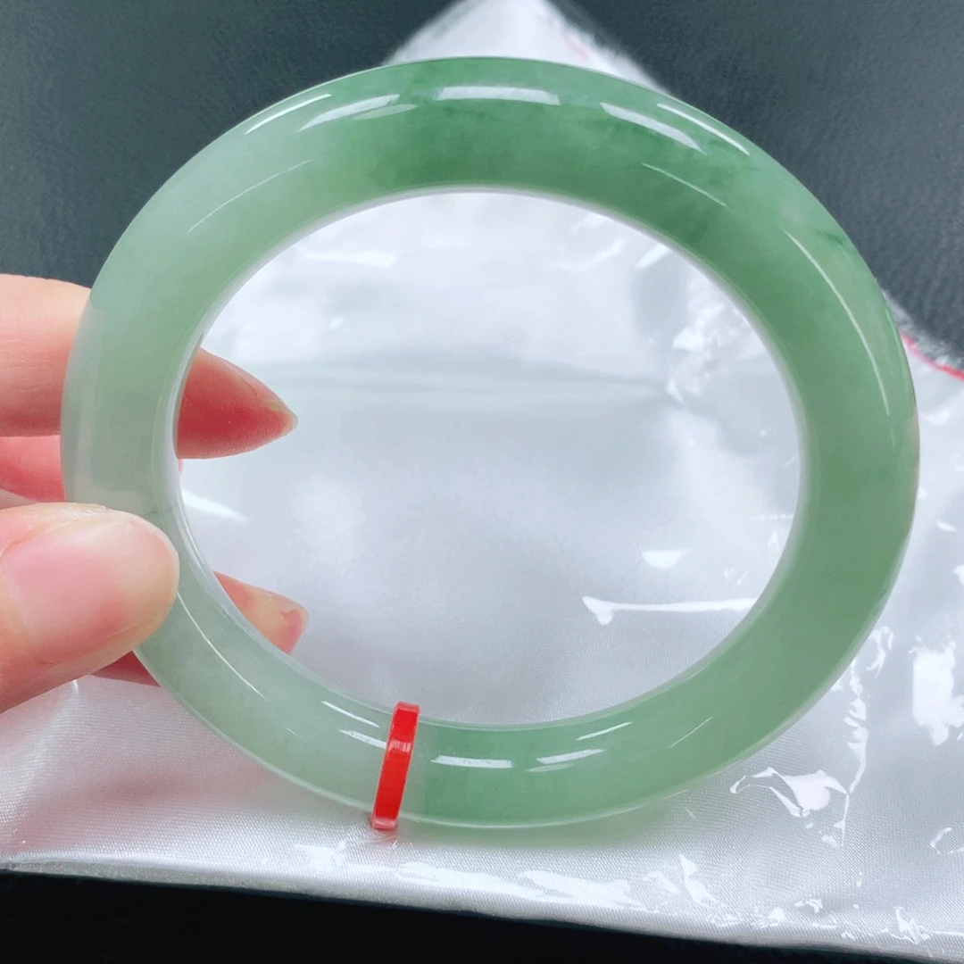 翡翠手镯未镶嵌57圈