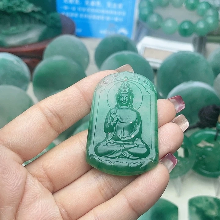 颈饰未镶嵌石英质玉
