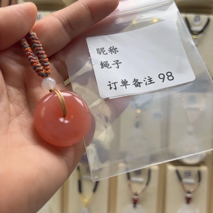 石英质玉颈饰合金铁*