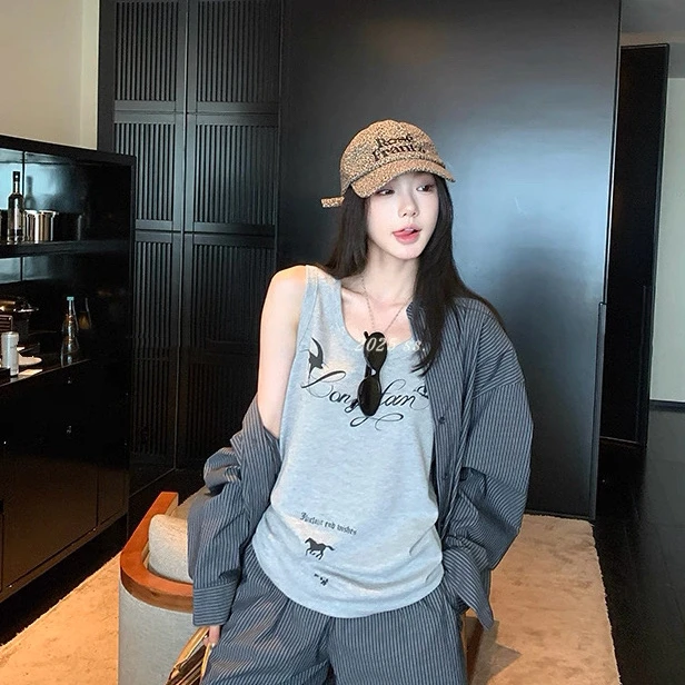 Y.JIA 伊嘉-宽松设计感条纹长袖衬衫+印花背心+宽松休闲短裤套装