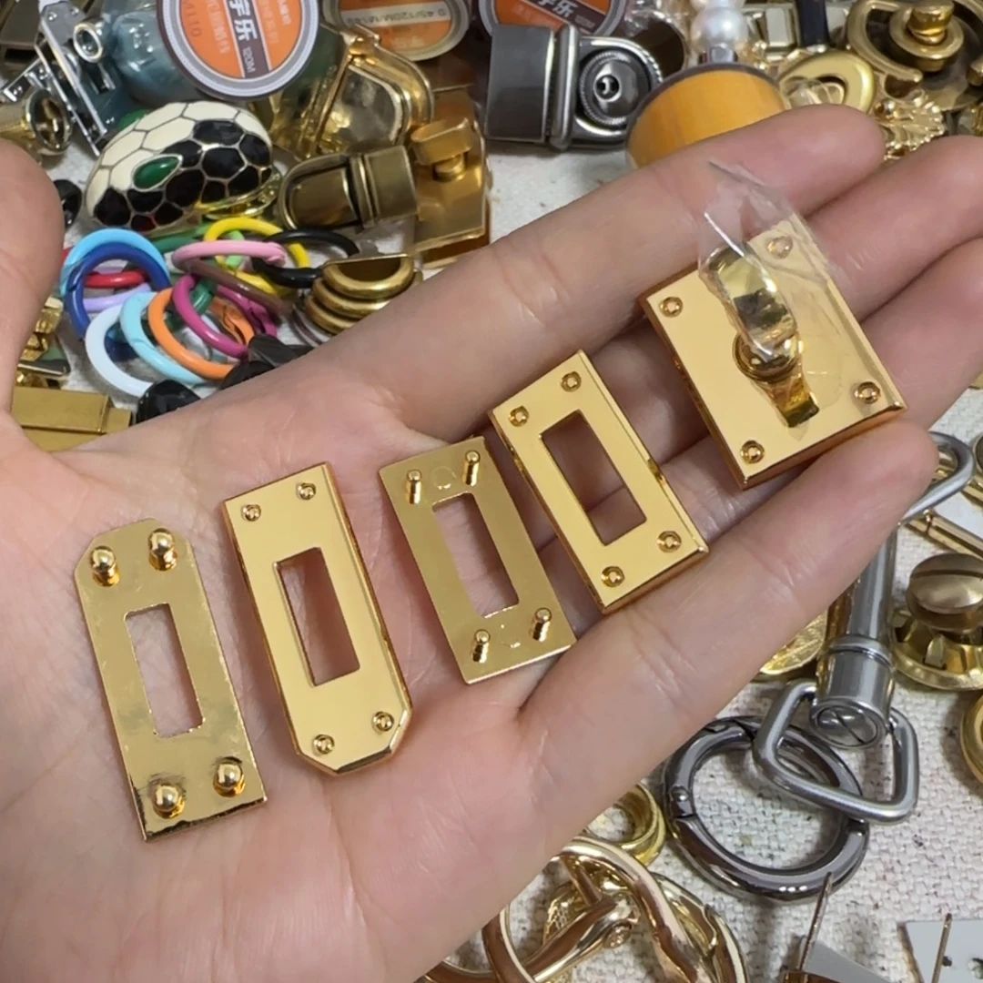 25凯莉金色包锁15元.