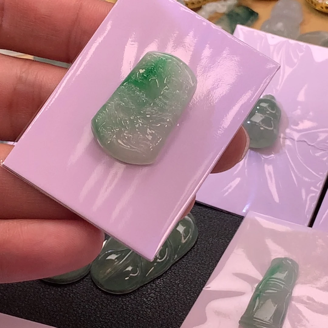 颈饰未镶嵌翡翠挂件