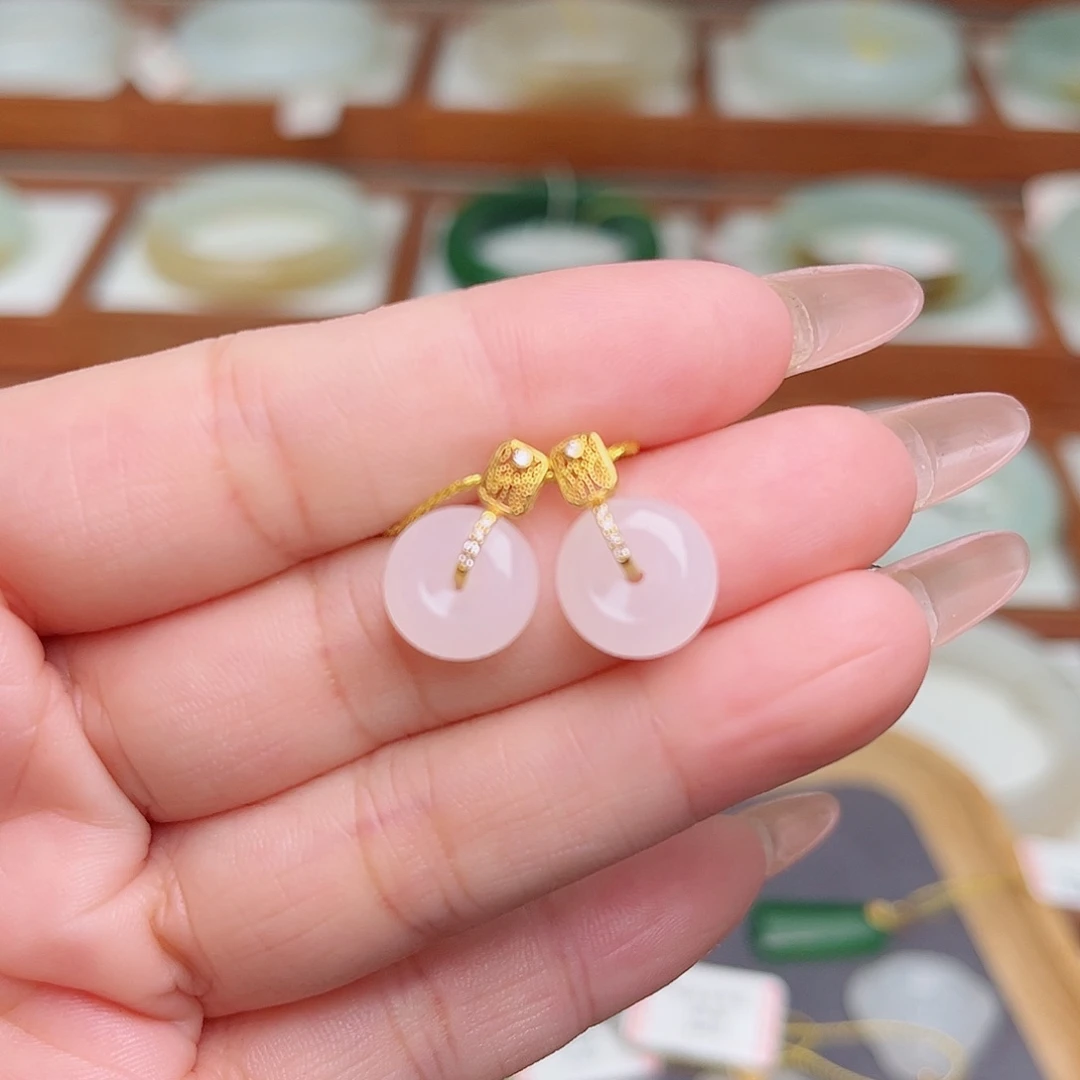 18K金镶嵌和田玉耳饰