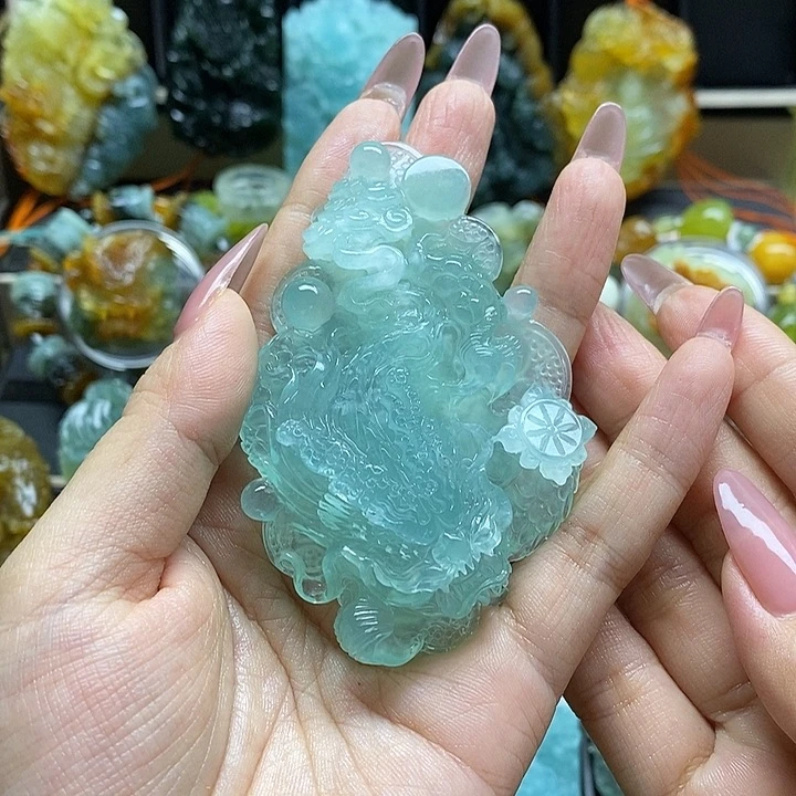 崇***祈未镶嵌蛇纹石玉颈饰