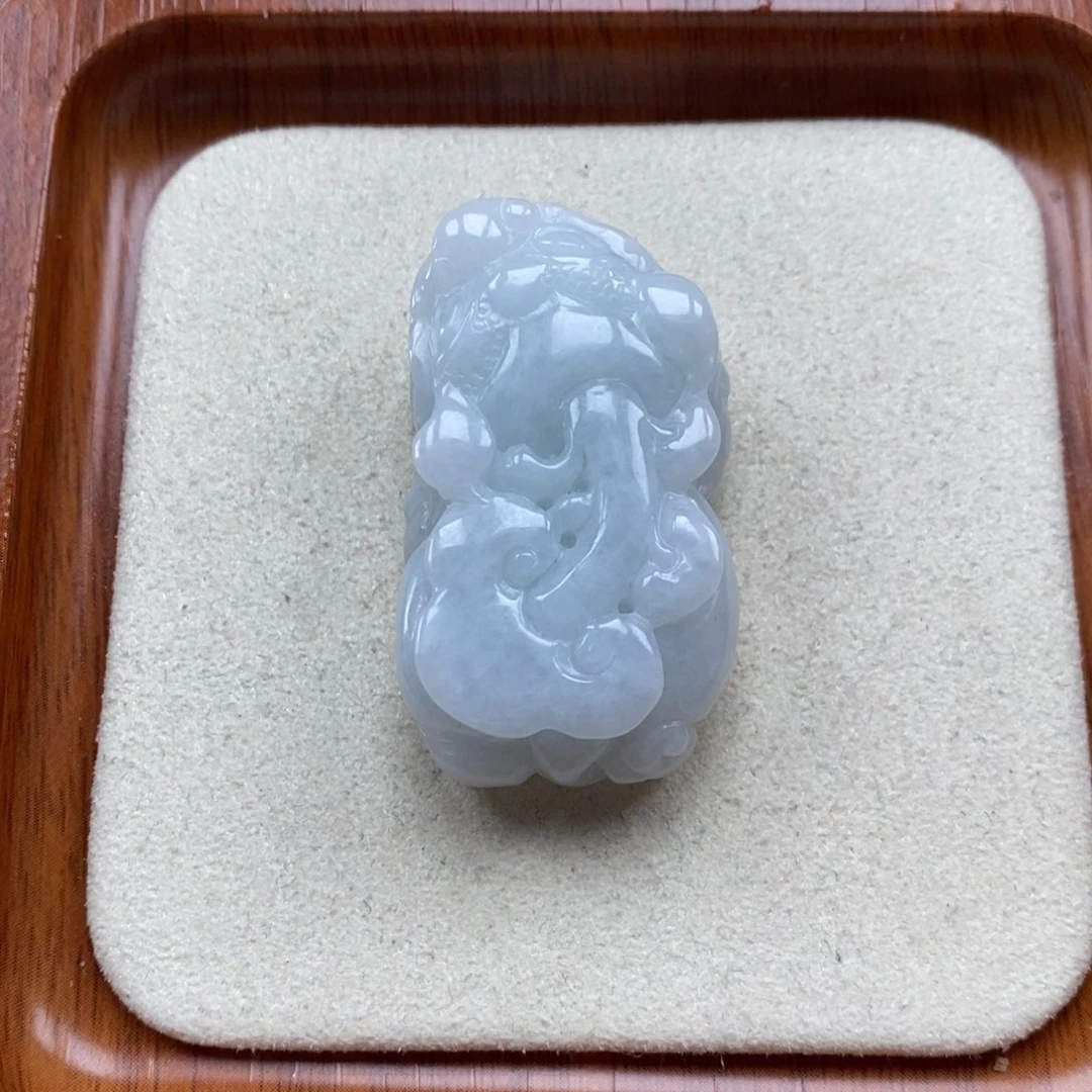 翡翠未镶嵌颈饰如意貔貅